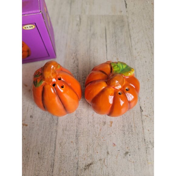 Vintage anthropomorphic pumpkin salt pepper shaker Halloween set decor - Picture 5 of 7